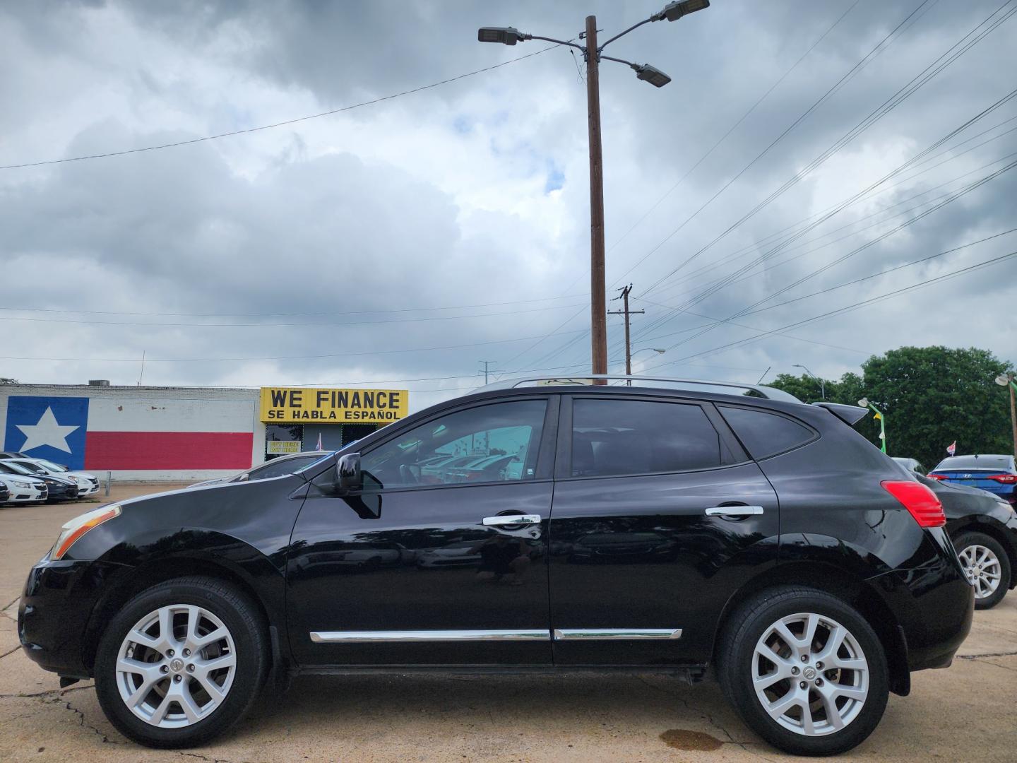 2013 BLACK Nissan Rogue SL (JN8AS5MT0DW) with an 2.5L L4 DOHC 16V engine, Continuously Variable Transmission transmission, located at 2660 S.Garland Avenue, Garland, TX, 75041, (469) 298-3118, 32.885551, -96.655602 - Welcome to DallasAutos4Less, one of the Premier BUY HERE PAY HERE Dealers in the North Dallas Area. We specialize in financing to people with NO CREDIT or BAD CREDIT. We need proof of income, proof of residence, and a ID. Come buy your new car from us today!! This is a Very clean 2013 NISSAN ROGU - Photo#6